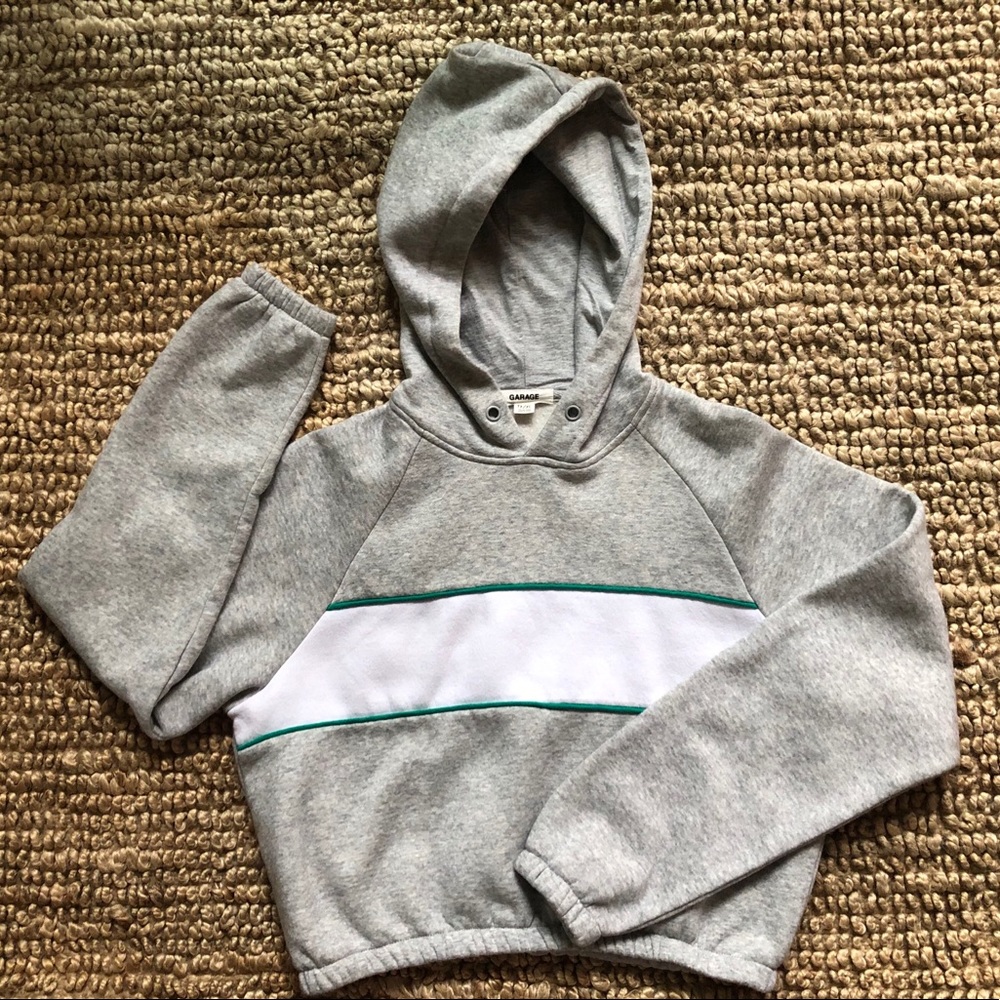 Cropped grey and white one striped sweatshirt